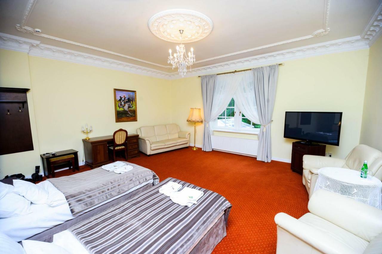 Hotel Dwor Sójki Екстериор снимка