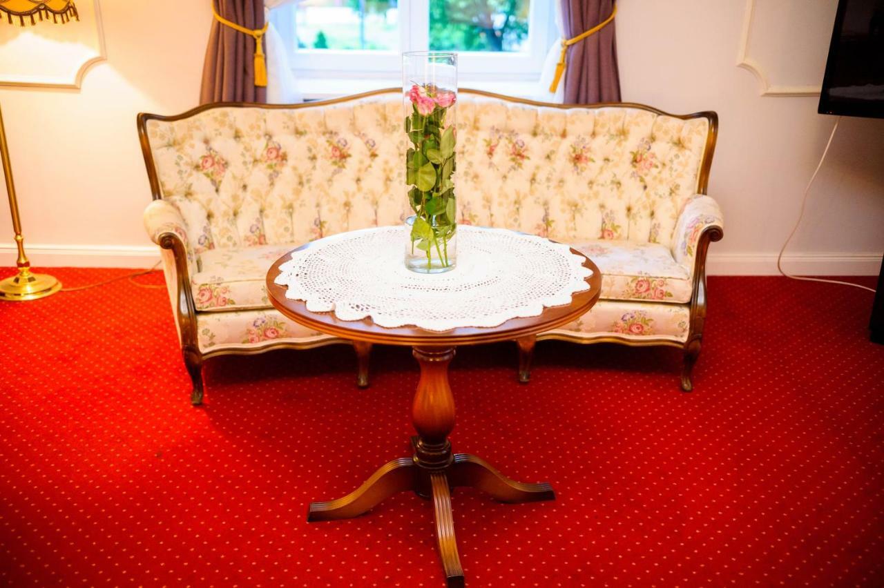 Hotel Dwor Sójki Екстериор снимка