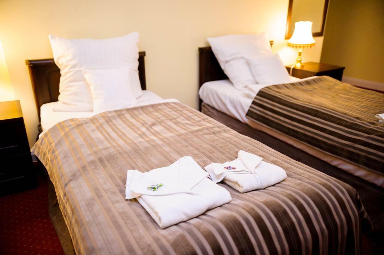 Hotel Dwor Sójki Екстериор снимка