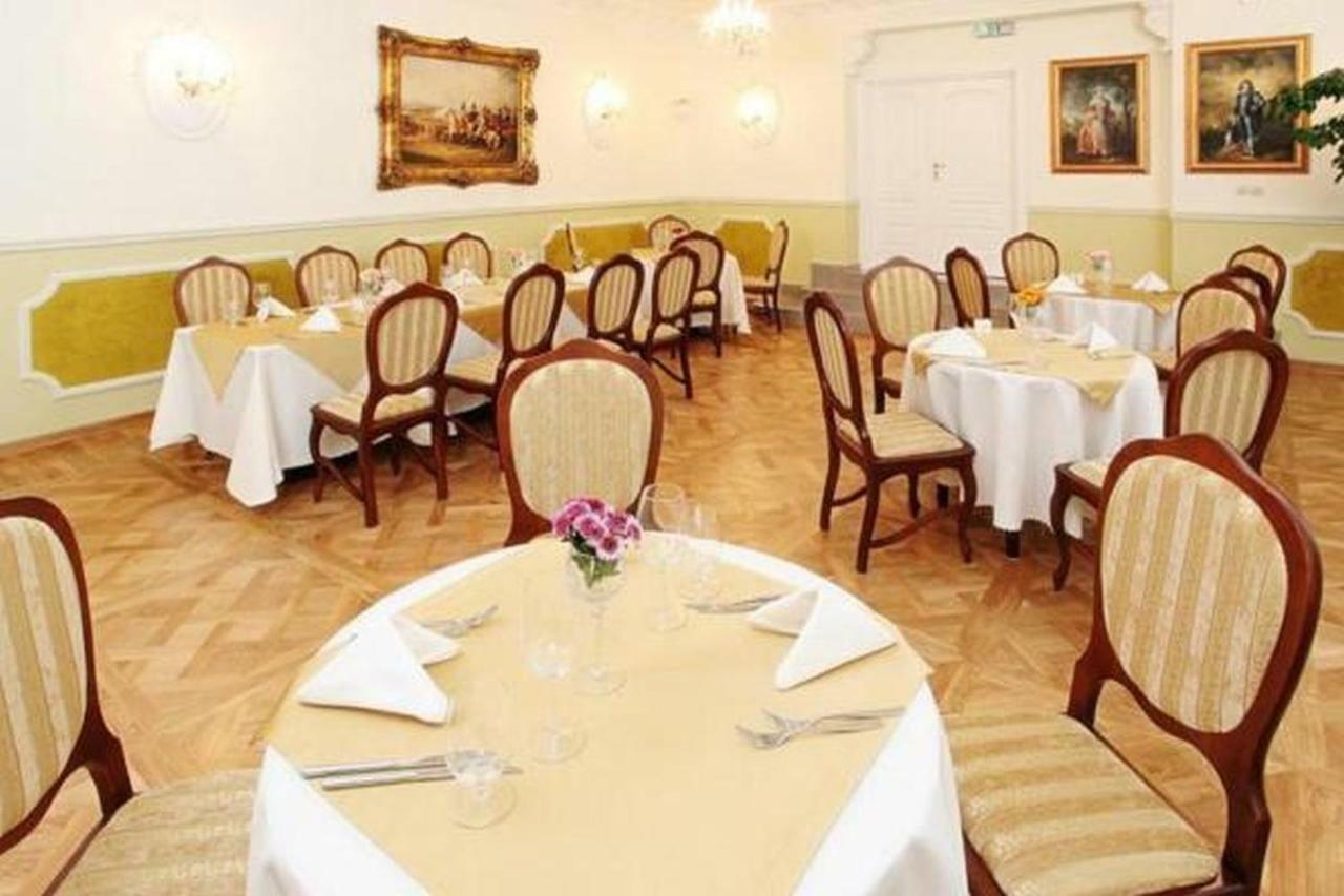 Hotel Dwor Sójki Екстериор снимка