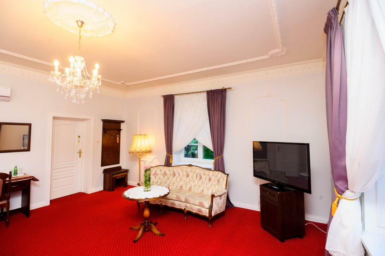Hotel Dwor Sójki Екстериор снимка