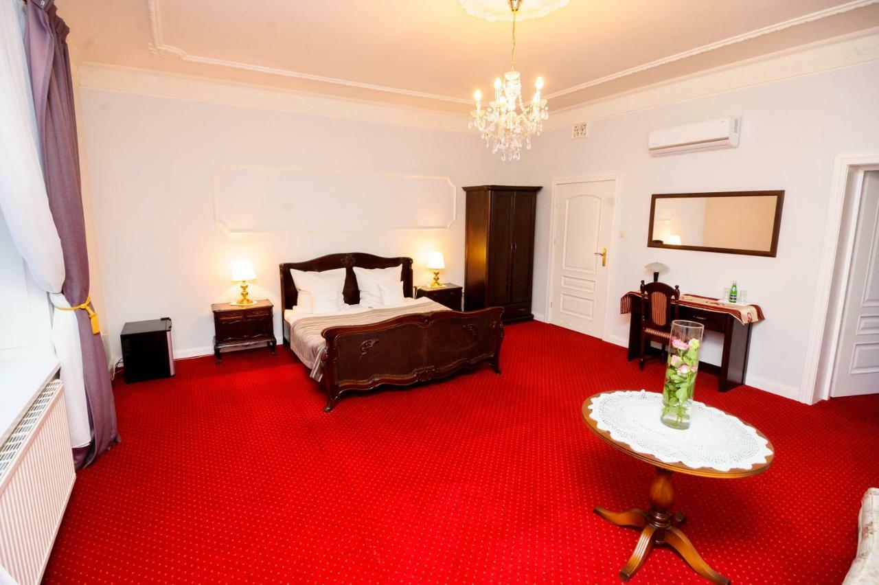 Hotel Dwor Sójki Екстериор снимка