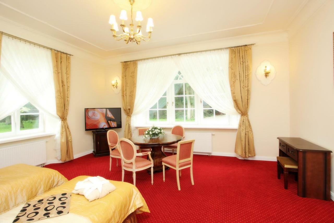 Hotel Dwor Sójki Екстериор снимка