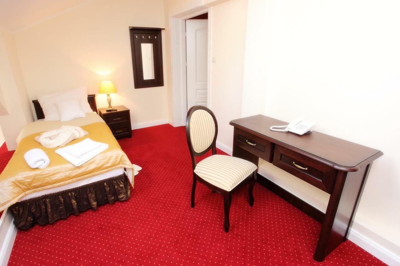 Hotel Dwor Sójki Екстериор снимка