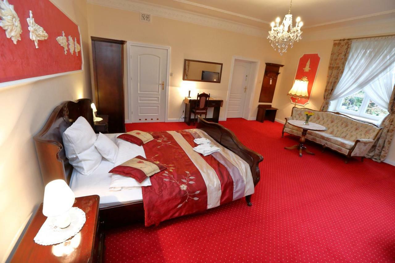 Hotel Dwor Sójki Екстериор снимка